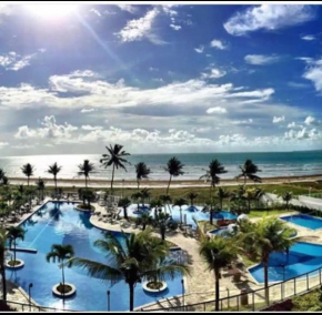 Apartamento a beira-mar com piscina